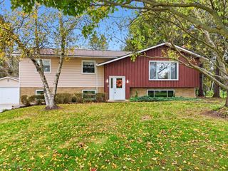 1285 Everbright Drive, Uniontown, OH 44685