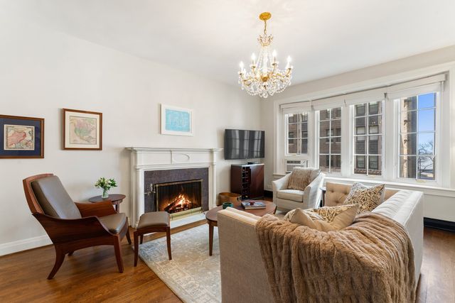 70 E Scott Street 307, Chicago, IL 60610
