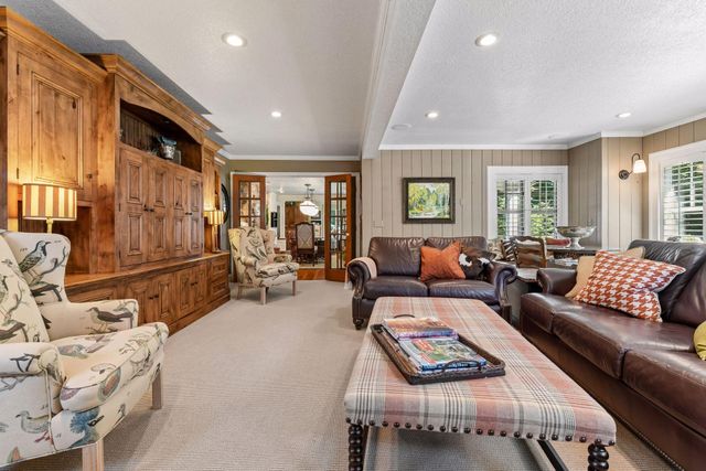 6880 Lotus Trail, Chanhassen, MN 55317