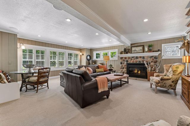 6880 Lotus Trail, Chanhassen, MN 55317