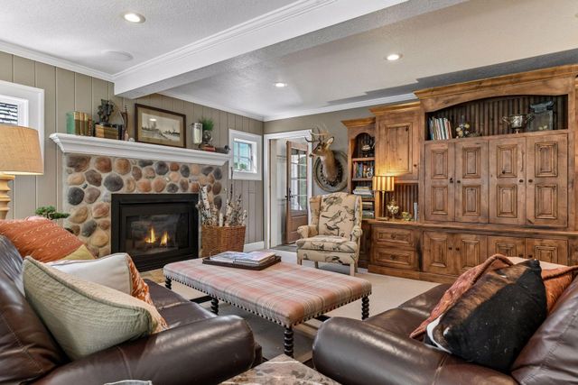 6880 Lotus Trail, Chanhassen, MN 55317
