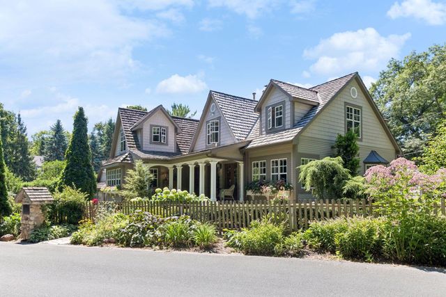 6880 Lotus Trail, Chanhassen, MN 55317