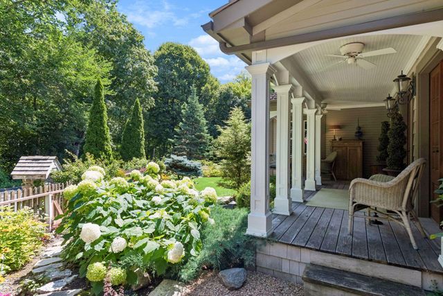 6880 Lotus Trail, Chanhassen, MN 55317