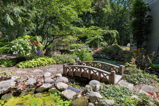 6880 Lotus Trail, Chanhassen, MN 55317