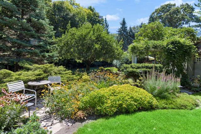 6880 Lotus Trail, Chanhassen, MN 55317