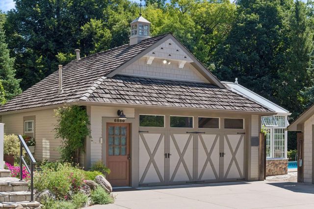 6880 Lotus Trail, Chanhassen, MN 55317