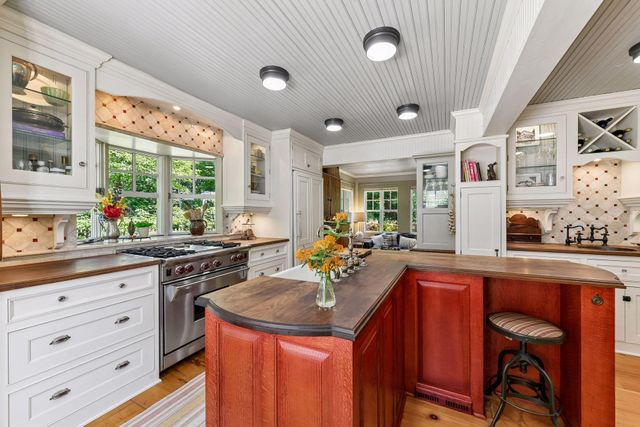 6880 Lotus Trail, Chanhassen, MN 55317