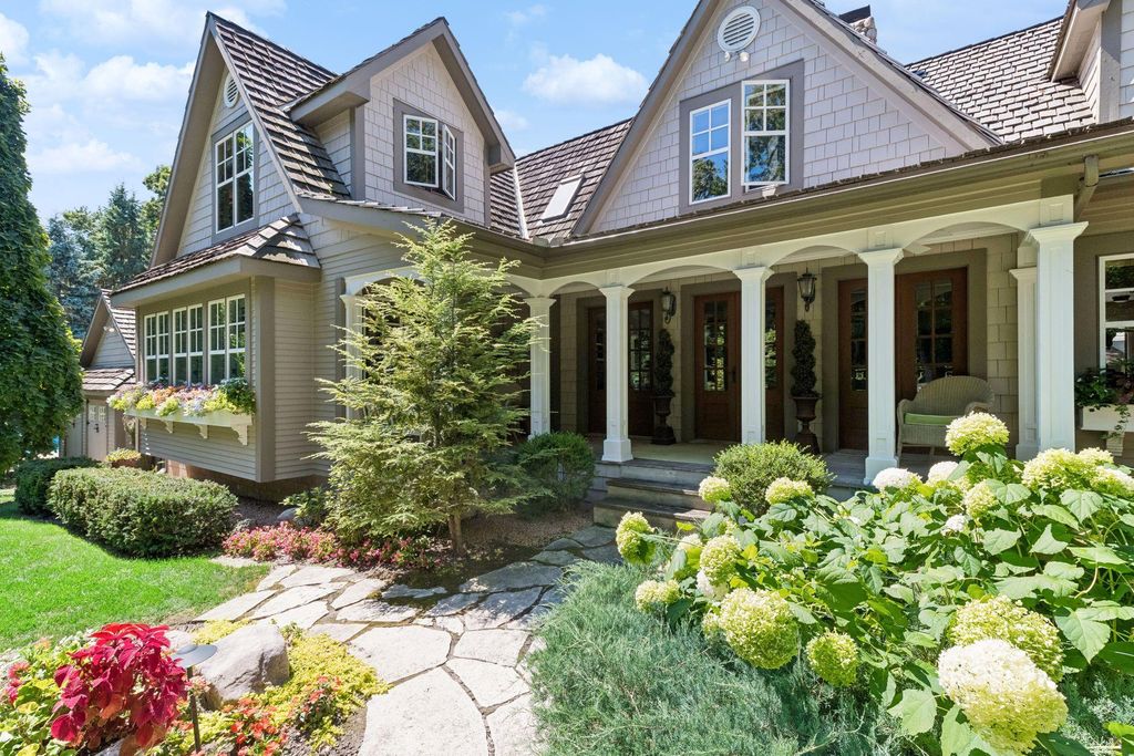 6880 Lotus Trail, Chanhassen, MN 55317 — exterior
