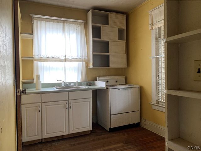 811 Oswego St, Salina, NY 13088