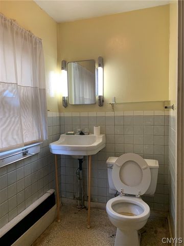 811 Oswego St, Salina, NY 13088