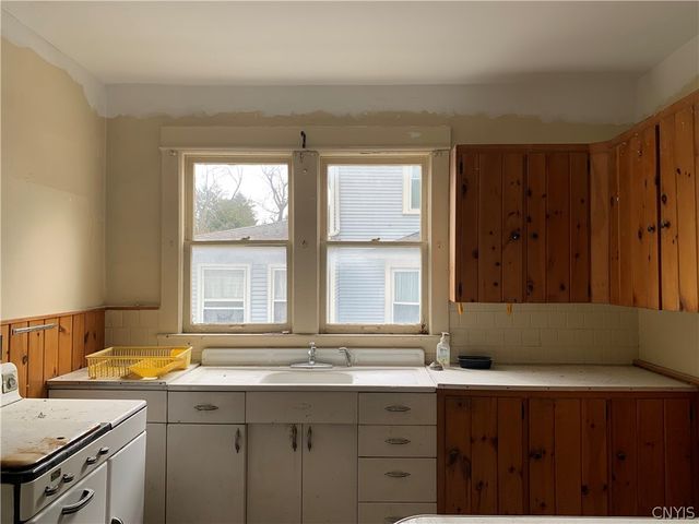 811 Oswego St, Salina, NY 13088