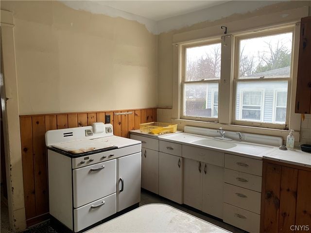 811 Oswego St, Salina, NY 13088