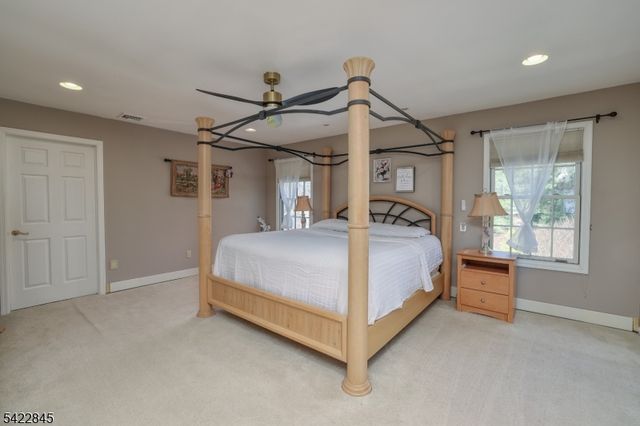 15 Scenic Dr, Ewing Twp., NJ 08628