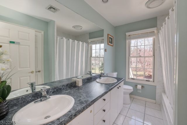 15 Scenic Dr, Ewing Twp., NJ 08628