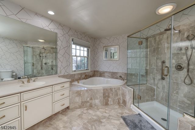 15 Scenic Dr, Ewing Twp., NJ 08628