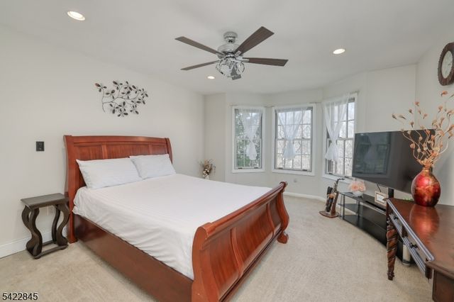 15 Scenic Dr, Ewing Twp., NJ 08628