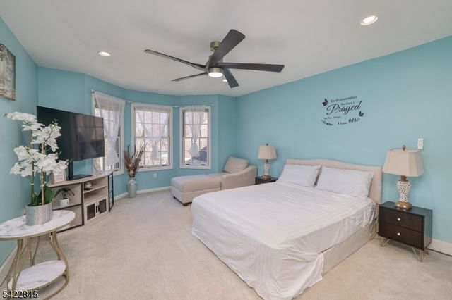 15 Scenic Dr, Ewing Twp., NJ 08628