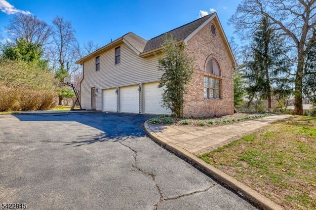 15 Scenic Dr, Ewing Twp., NJ 08628