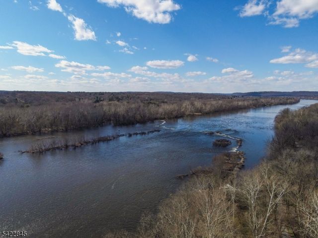 15 Scenic Dr, Ewing Twp., NJ 08628