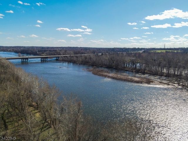 15 Scenic Dr, Ewing Twp., NJ 08628