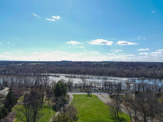 15 Scenic Dr, Ewing Twp., NJ 08628