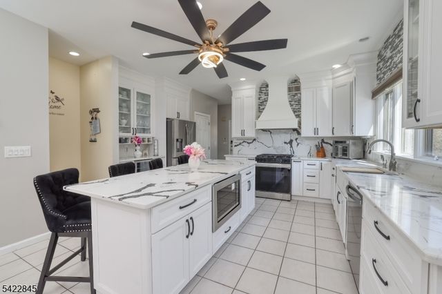 15 Scenic Dr, Ewing Twp., NJ 08628