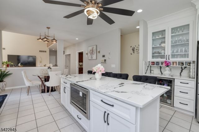 15 Scenic Dr, Ewing Twp., NJ 08628