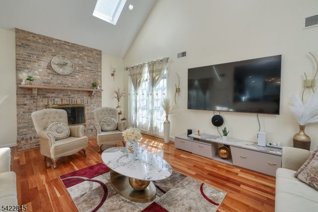 15 Scenic Dr, Ewing Twp., NJ 08628