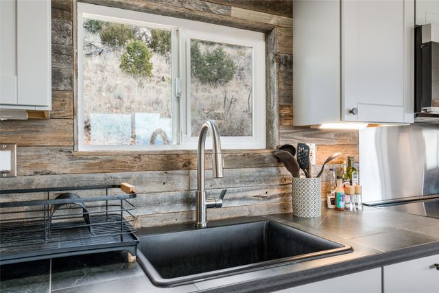 89 Coyote Crossing, Santa Fe, NM 87508