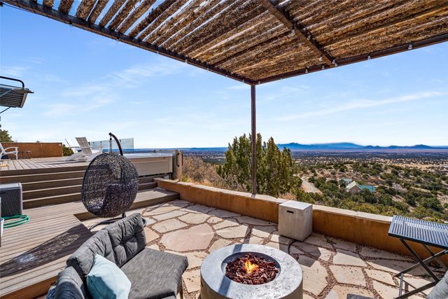 89 Coyote Crossing, Santa Fe, NM 87508