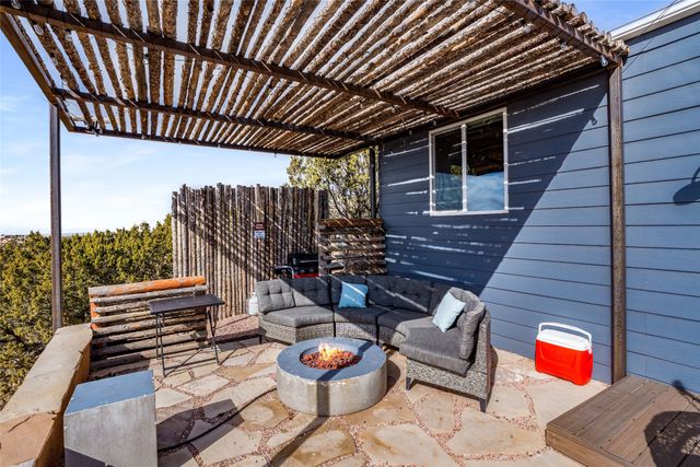 89 Coyote Crossing, Santa Fe, NM 87508