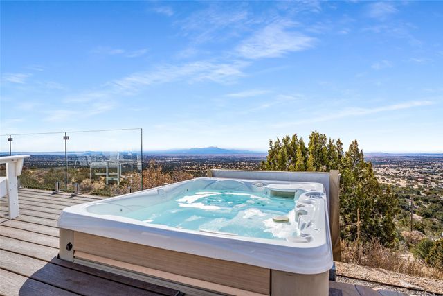 89 Coyote Crossing, Santa Fe, NM 87508