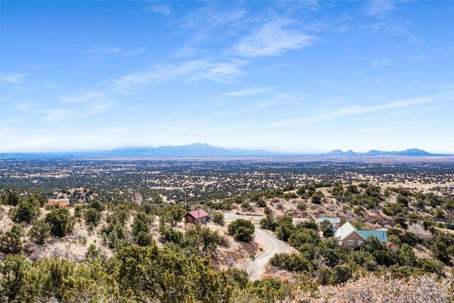 89 Coyote Crossing, Santa Fe, NM 87508