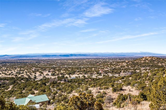89 Coyote Crossing, Santa Fe, NM 87508