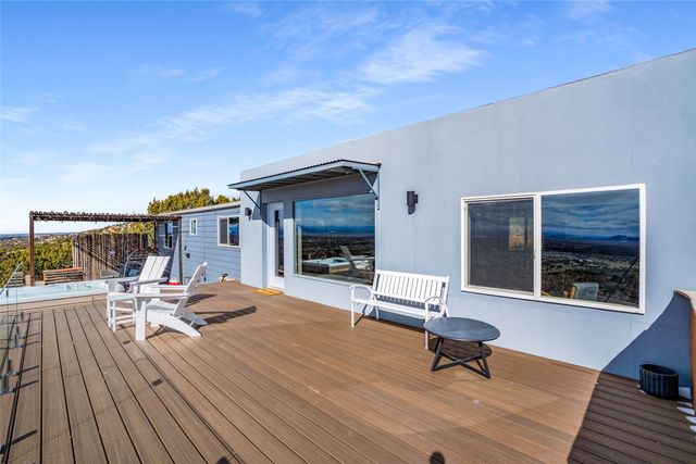 89 Coyote Crossing, Santa Fe, NM 87508