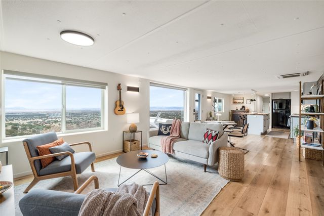 89 Coyote Crossing, Santa Fe, NM 87508