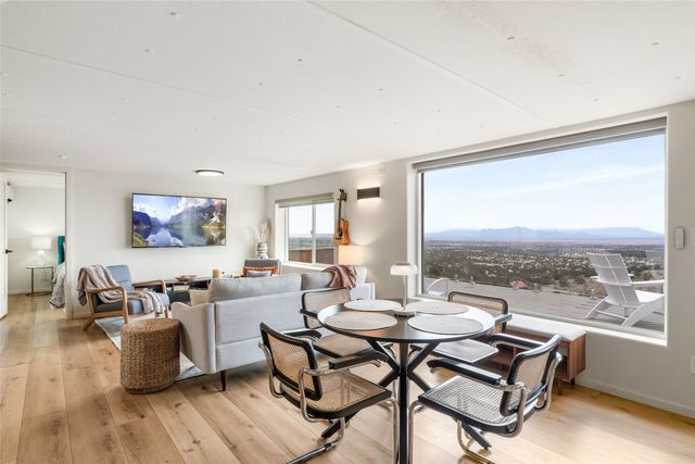 89 Coyote Crossing, Santa Fe, NM 87508