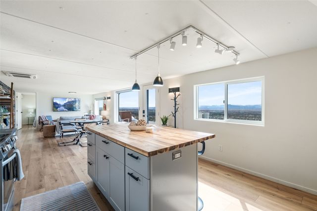 89 Coyote Crossing, Santa Fe, NM 87508