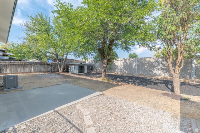 6657 S KENTUCKY DR, West Jordan, UT 84084