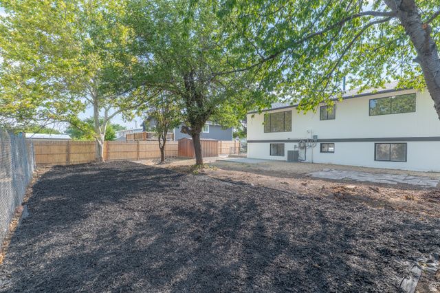 6657 S KENTUCKY DR, West Jordan, UT 84084
