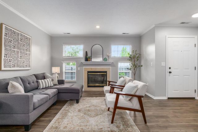 8351 Greyhawk Circle, Columbus, OH 43240