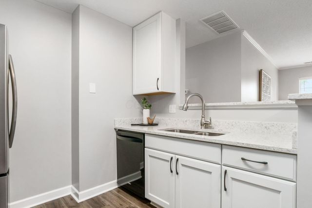 8351 Greyhawk Circle, Columbus, OH 43240