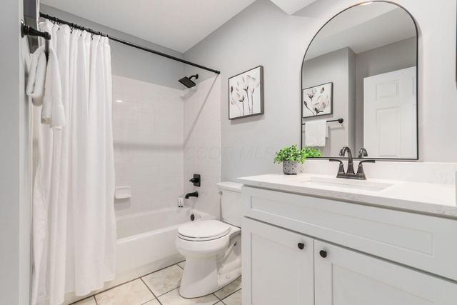 8351 Greyhawk Circle, Columbus, OH 43240
