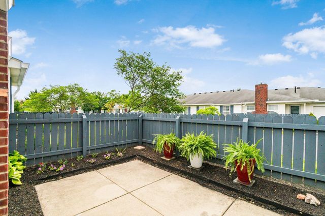 8351 Greyhawk Circle, Columbus, OH 43240