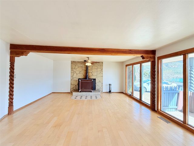 9 Castle Road, Questa, NM 87556