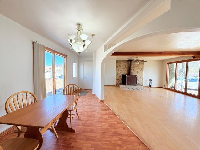 9 Castle Road, Questa, NM 87556