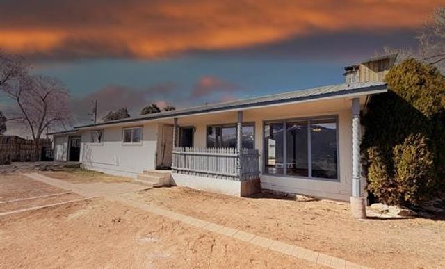 9 Castle Road, Questa, NM 87556