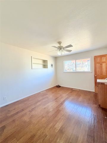 9 Castle Road, Questa, NM 87556