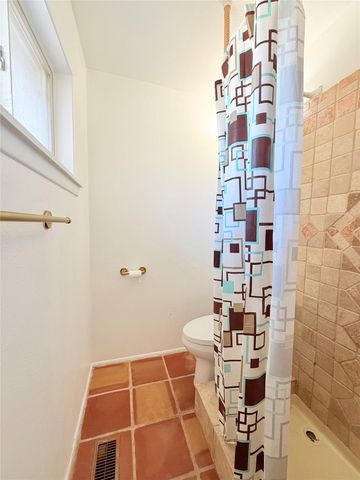 9 Castle Road, Questa, NM 87556