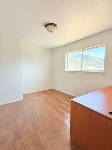 9 Castle Road, Questa, NM 87556